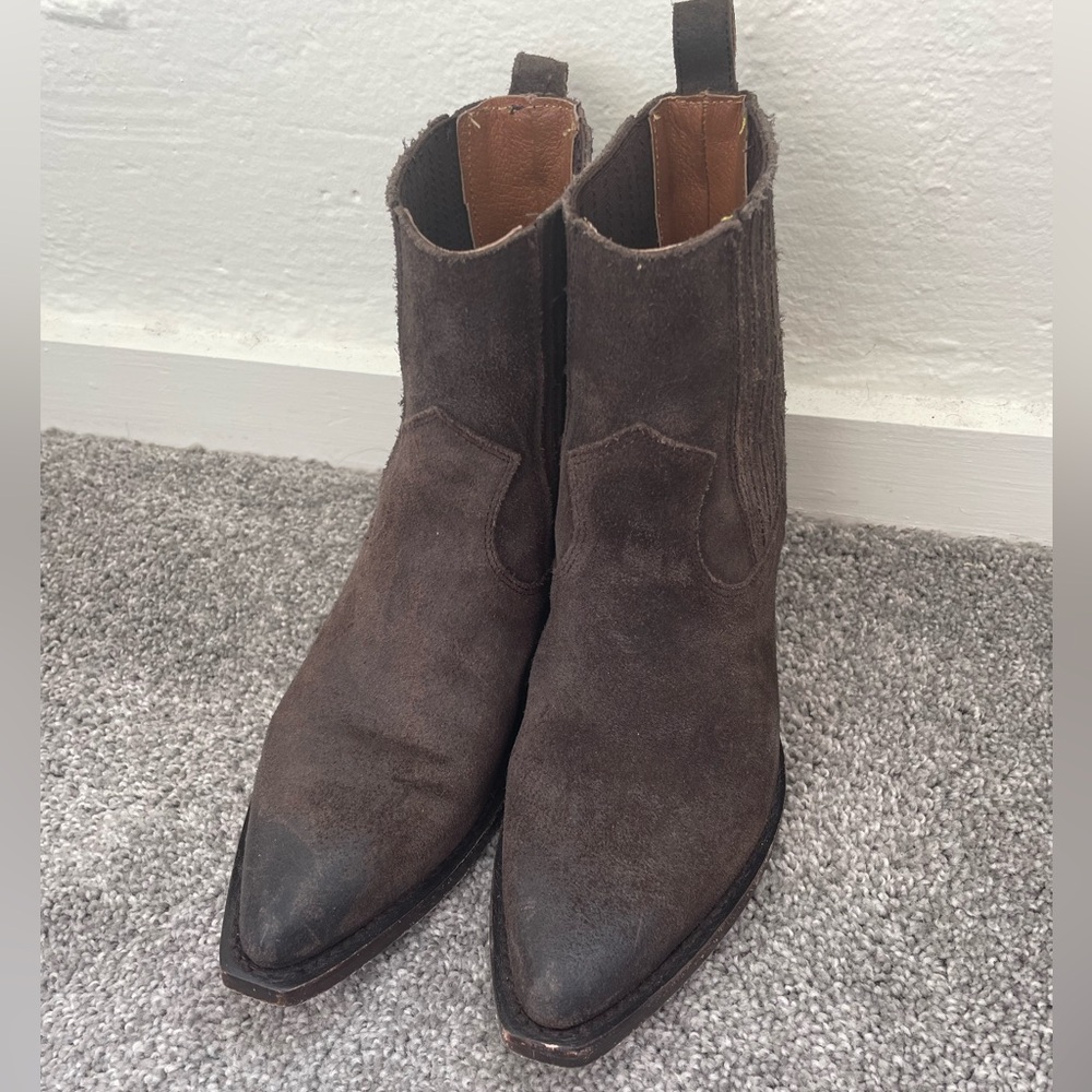 Frye Sacha Boots size 8 Brown Suede